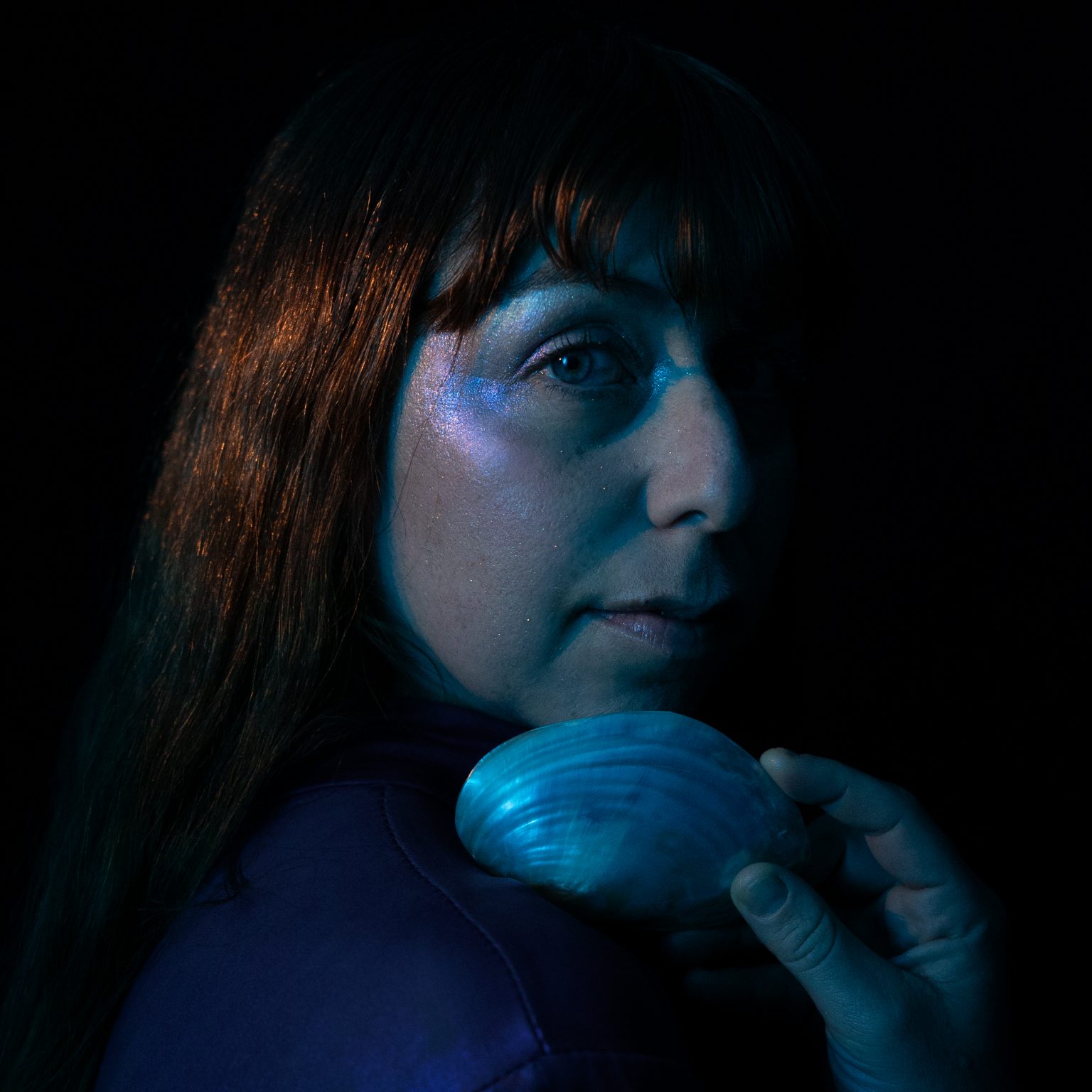 Dahlia Dumont joue avec le feu : « Semi-Automatic Trinket (TAKE IT!) », une fantaisie explosive