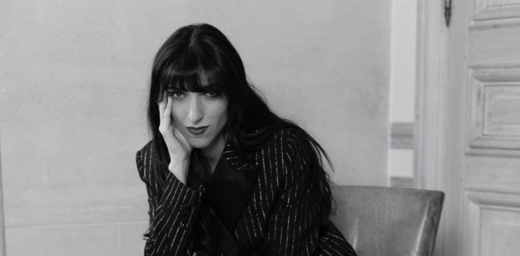 Julia Guez – « Des Vies » : une chanson qui donne le vertige du sensible