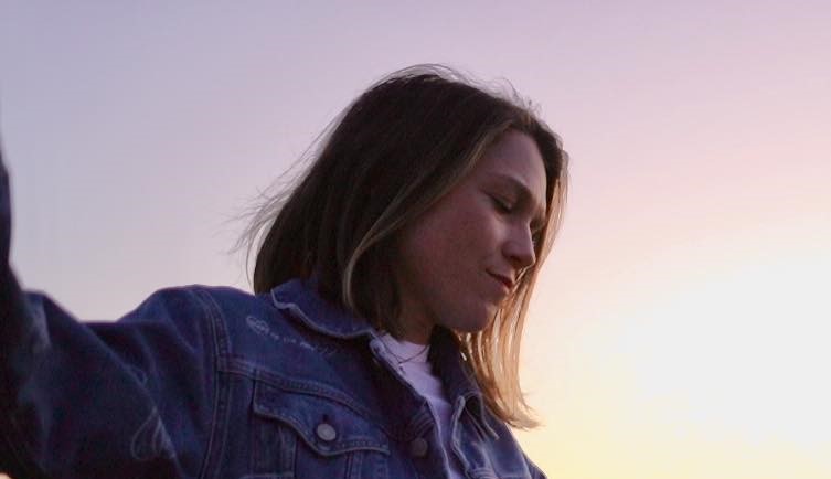 Nøelly monte en altitude avec « Conscience »