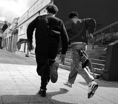 DAVEY – « FAUX REUFTON, VRAI SOUPÇON » : Quand les faux liens allument les vraies suspicions