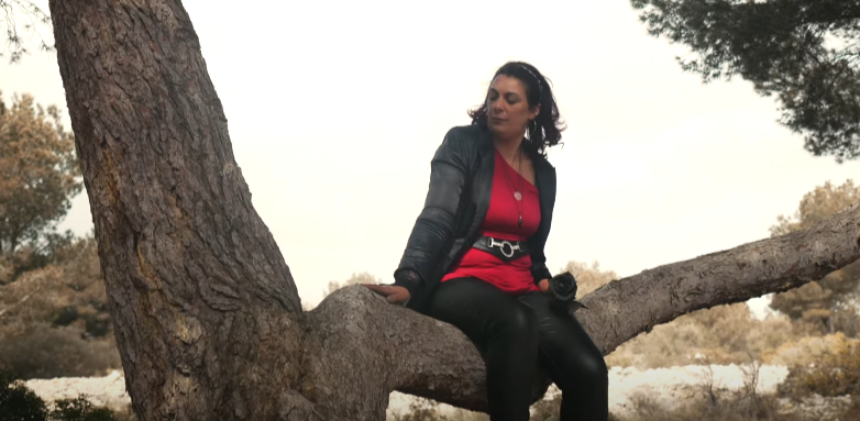 Aària Fresca – « ÉCOUTE TA VOIX » : Quand le silence devient puissance