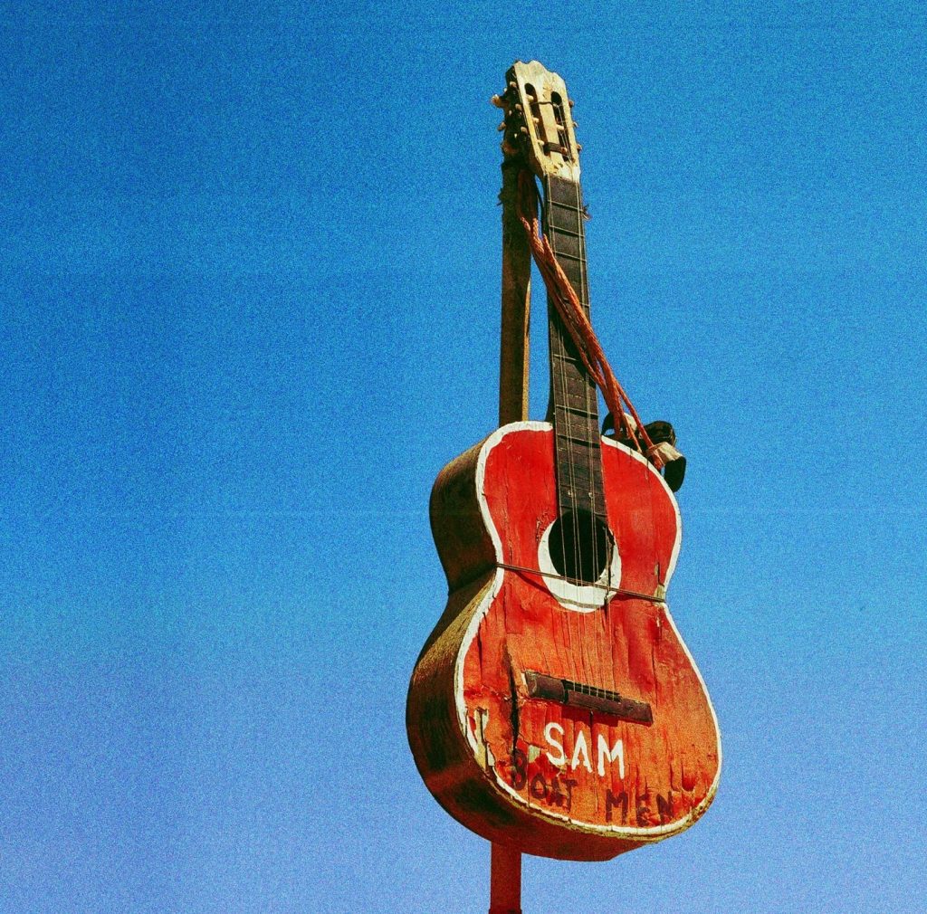 Nash. fait « Cent pas » : une marche musicale qui intrigue et captive
