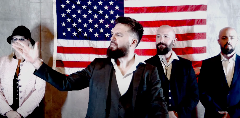 FENRIS rugit dans « God Bless America », entre feu et fer
