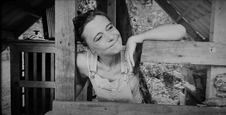 La Plume – « L’école de la vie »: un hymne aux souvenirs d’enfance