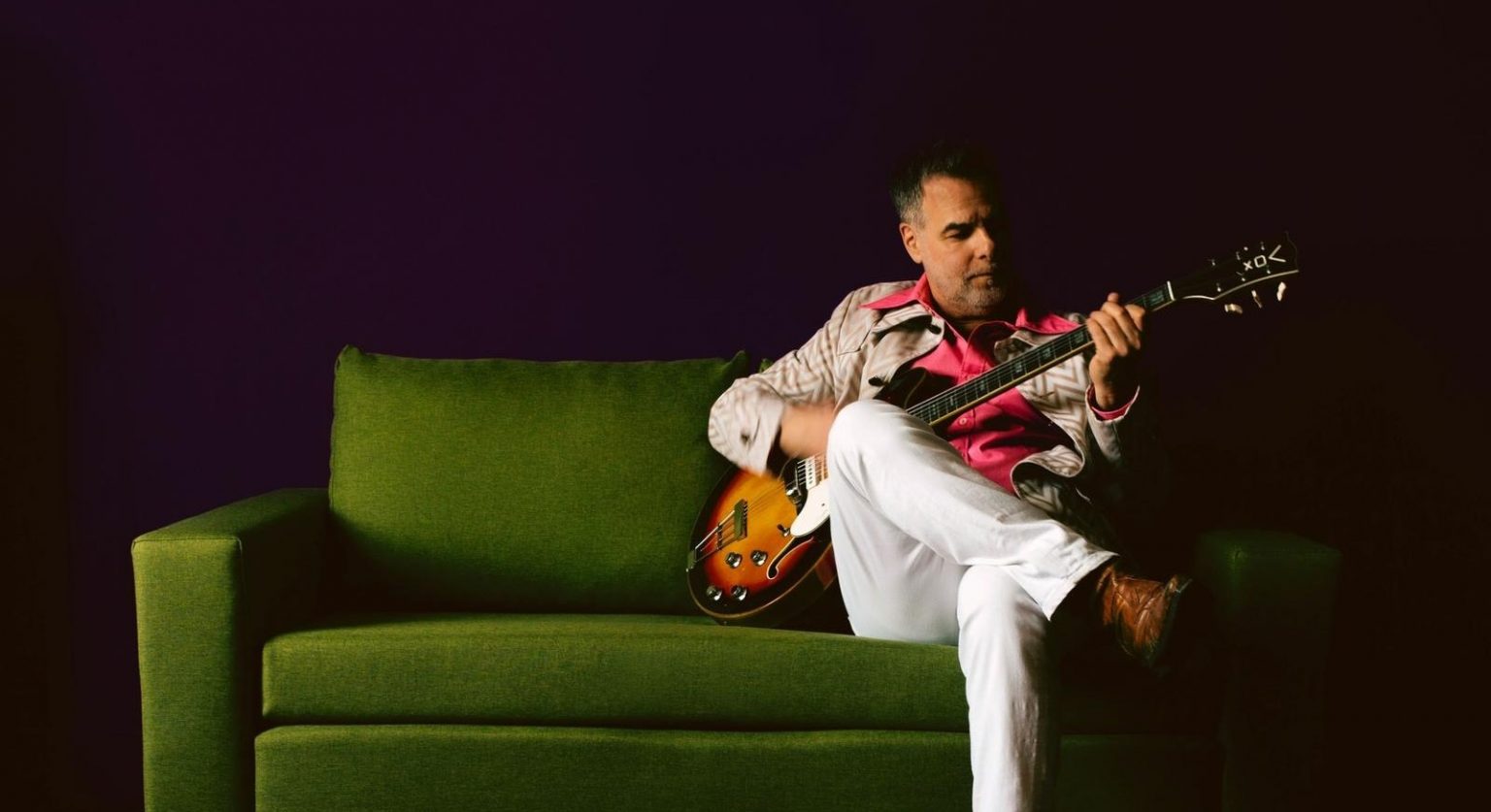 « Warped Memories » : Kamil Rustam tord le temps avec élégance