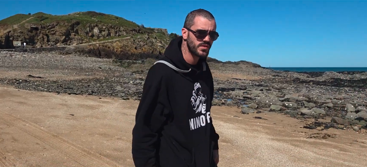 NINOFF s’échappe avec « Babey »