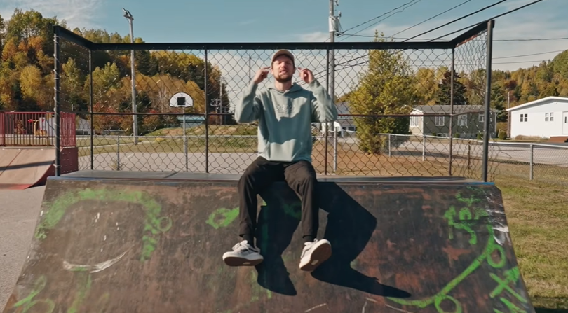 PIKET signe « SHARPLIFE », un hymne à la vie bien vécue