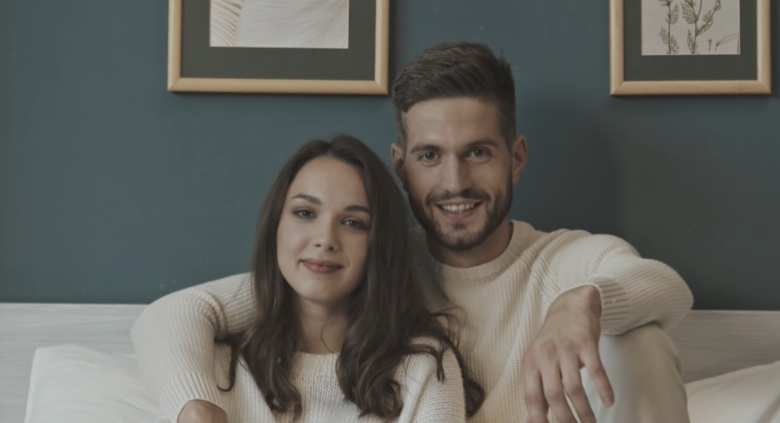 Laura DellRos nous invite à partir avec «Come With Me»