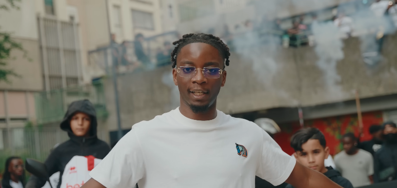 Kylo pose « L’édifice » et bâtit sa légende