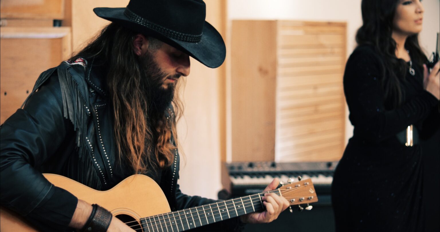 Keshet, entre orchestre et rock progressif dans « Overture »